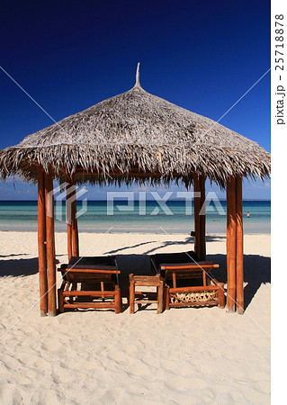 バンタヤン島のビーチ（フィリピン） 25718878