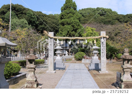 大神神社の注連掛石 大神神社の注連掛石 25719252