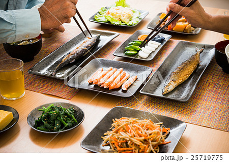 食卓 食卓 25719775