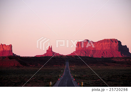 94084　モニュメントバレー 25720298