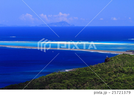 比屋定バンタから見たハテの浜 比屋定バンタから見たハテの浜 25721379