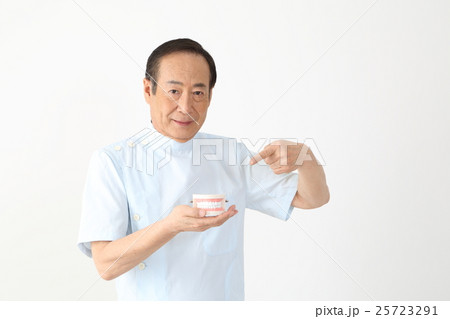 歯科医・歯医者 25723291