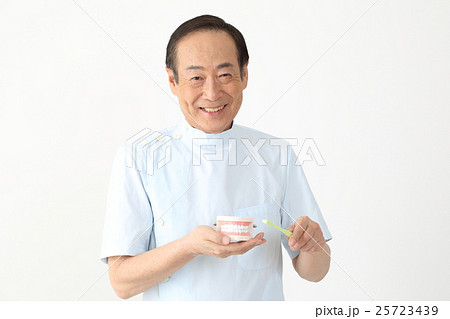 歯科医・歯医者 25723439
