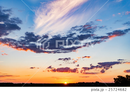 Dramatic landscape sunset Dramatic landscape sunset 25724682