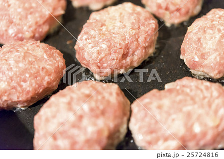 ハンバーグ 25724816