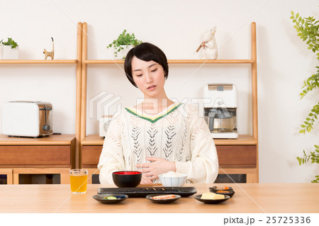 若い女性（食生活） 25725336