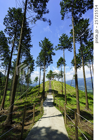 免の石望見所「鳥の小塚公園」熊本地震により免の石は落下しましたが南郷谷を見下ろす雄大な景色は見事 25725554