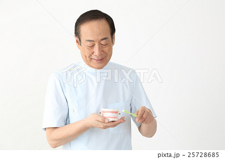 歯科医・歯医者 25728685