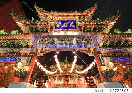 横浜媽祖廟の夜景 25729303