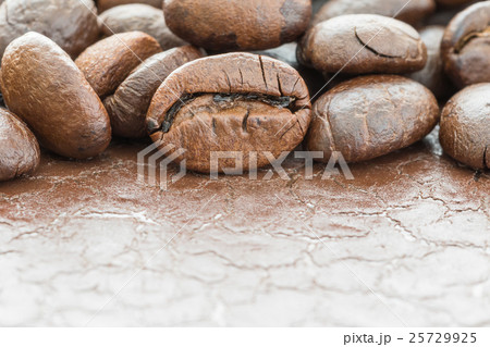 Heap of roasted brown coffee bean 25729925