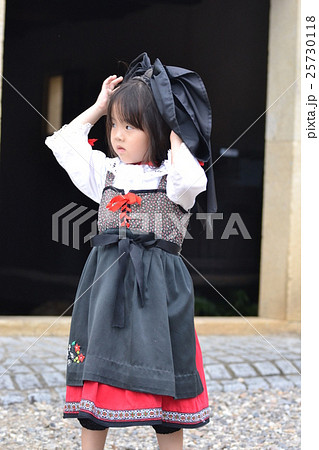 4歳 女の子 リトルワールド 愛知県 民族博物館の写真素材