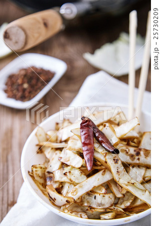 Stir fried cabbage in wok with pepper 25730209