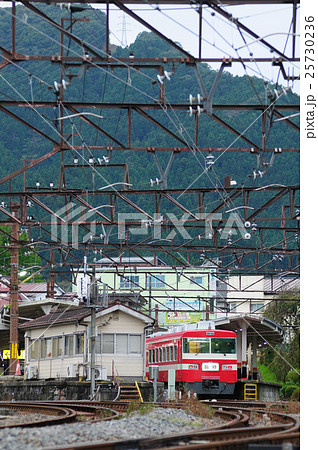 東武日光駅に停車する1800系臨時快速電車 25730236