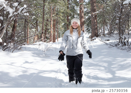 winter walk 25730356