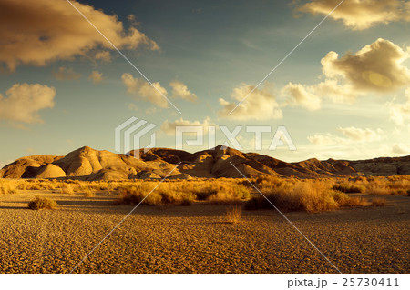 desert sunset desert sunset 25730411