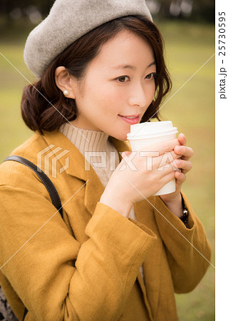 秋冬 ポートレート 女性 秋冬 ポートレート 女性 25730595