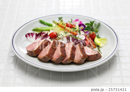 合鴨ロースサラダ 25731421