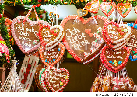 Gingerbread Hearts at Nuremberg Christmas Market Gingerbread Hearts at Nuremberg Christmas Market 25731472