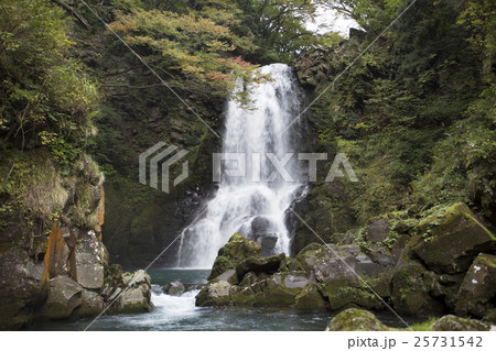 秋田県にかほ市 国指定名勝 奈曽の白滝 25731542