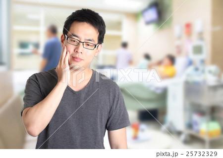 man toothache 25732329