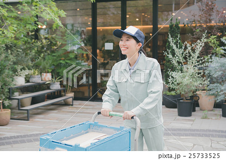 shopping complex　　　　　撮影協力：TENOHA DAIKANYAMA 25733525