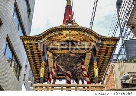 祇園祭　菊水鉾の鉾建て 25736664