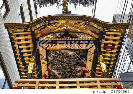 祇園祭　菊水鉾の鉾建て 25736665