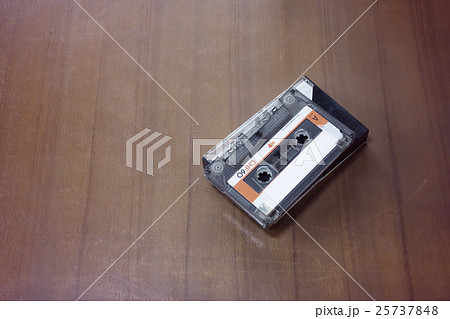 古いカセットテープ　イメージ素材 25737848