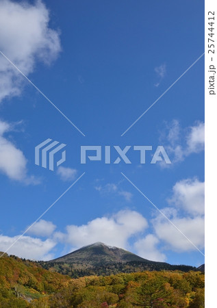 冠雪した八甲田山 25744412