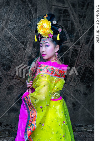Asian woman with Chinese traditional dress Asian woman with Chinese traditional dress 25746651