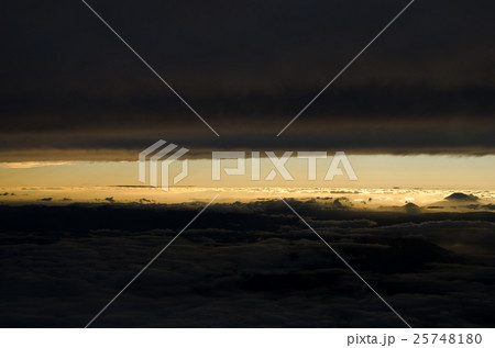 雲の隙間 25748180