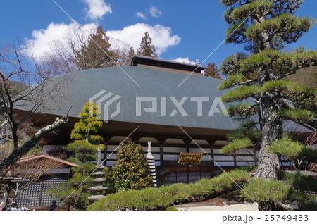 信州　松本の寺院　徳運寺　本堂俯瞰　松本市文化財指定の江戸末期の建造物 25749433