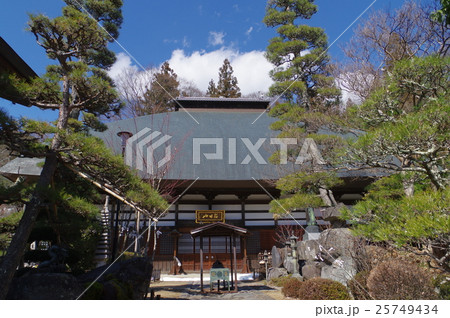 信州 松本の寺院 徳運寺 本堂 松本市文化財指定の江戸末期の建造物 信州 松本の寺院 徳運寺 本堂 松本市文化財指定の江戸末期の建造物 25749434
