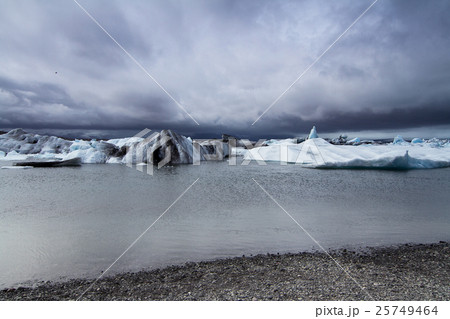 Cloudy glacier edge in Iceland 25749464