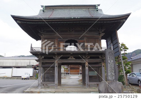信州 上伊那 辰野の寺院 見宗寺 楼門正面横 江戸時代建造の山門は建仁寺流 辰野町文化財指定 信州 上伊那 辰野の寺院 見宗寺 楼門正面横 江戸時代建造の山門は建仁寺流 辰野町文化財指定 25750129