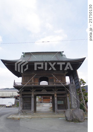 信州 上伊那 辰野の寺院 見宗寺 楼門 正面縦 江戸時代建造の山門は建仁寺流 辰野町文化財指定 信州 上伊那 辰野の寺院 見宗寺 楼門 正面縦 江戸時代建造の山門は建仁寺流 辰野町文化財指定 25750130