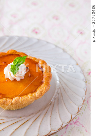 Pumpkin pie 25750486