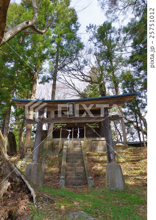 信州 安曇野 明科の神社 柏尾大天白社 縦 信州 安曇野 明科の神社 柏尾大天白社 縦 25751012