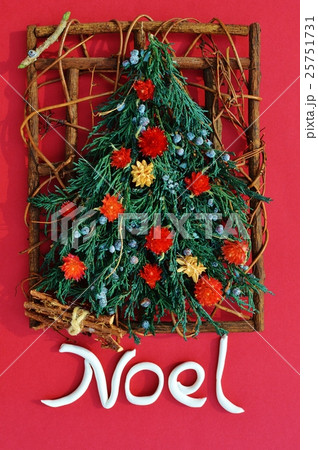 ストロベリーフィールドのクリスマスツリー ストロベリーフィールドのクリスマスツリー 25751731