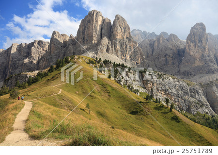 イタリア　ドロミテ 25751789