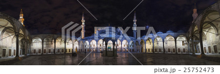 Panorama Blue Mosque in Istanbul 25752473