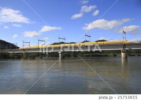 吉井川を渡るドクターイエロー 25753655