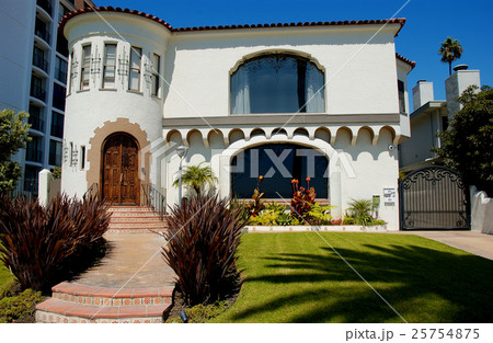 Architecture and design 25754875