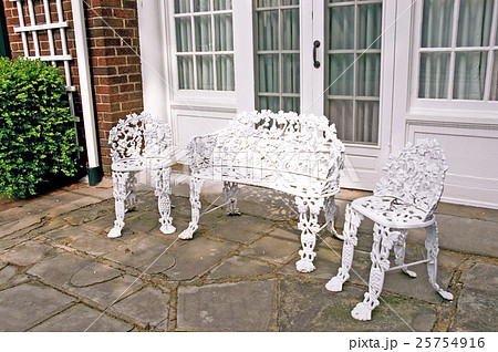 Architecture and design 25754916