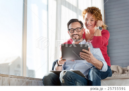 Man using tablet together with his wife 25755591