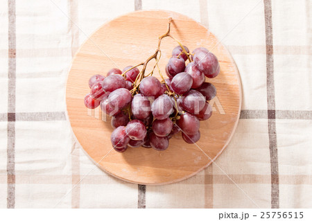 Red Grapes In Wooden Plate Red Grapes In Wooden Plate 25756515