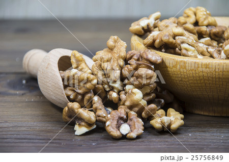Walnuts in wooden bowl Walnuts in wooden bowl 25756849