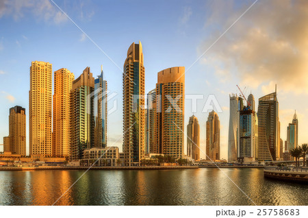 Panoramic view of Dubai Marina bay, Dubai, UAE. 25758683