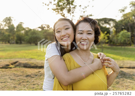 Daughter Mother Adorable Affection Casual Life Concept Daughter Mother Adorable Affection Casual Life Concept 25765282