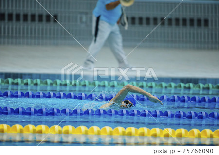 水泳選手　クロール 25766090